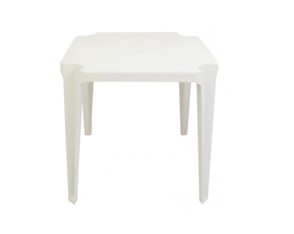 Mesa de plastico com cadeiras
